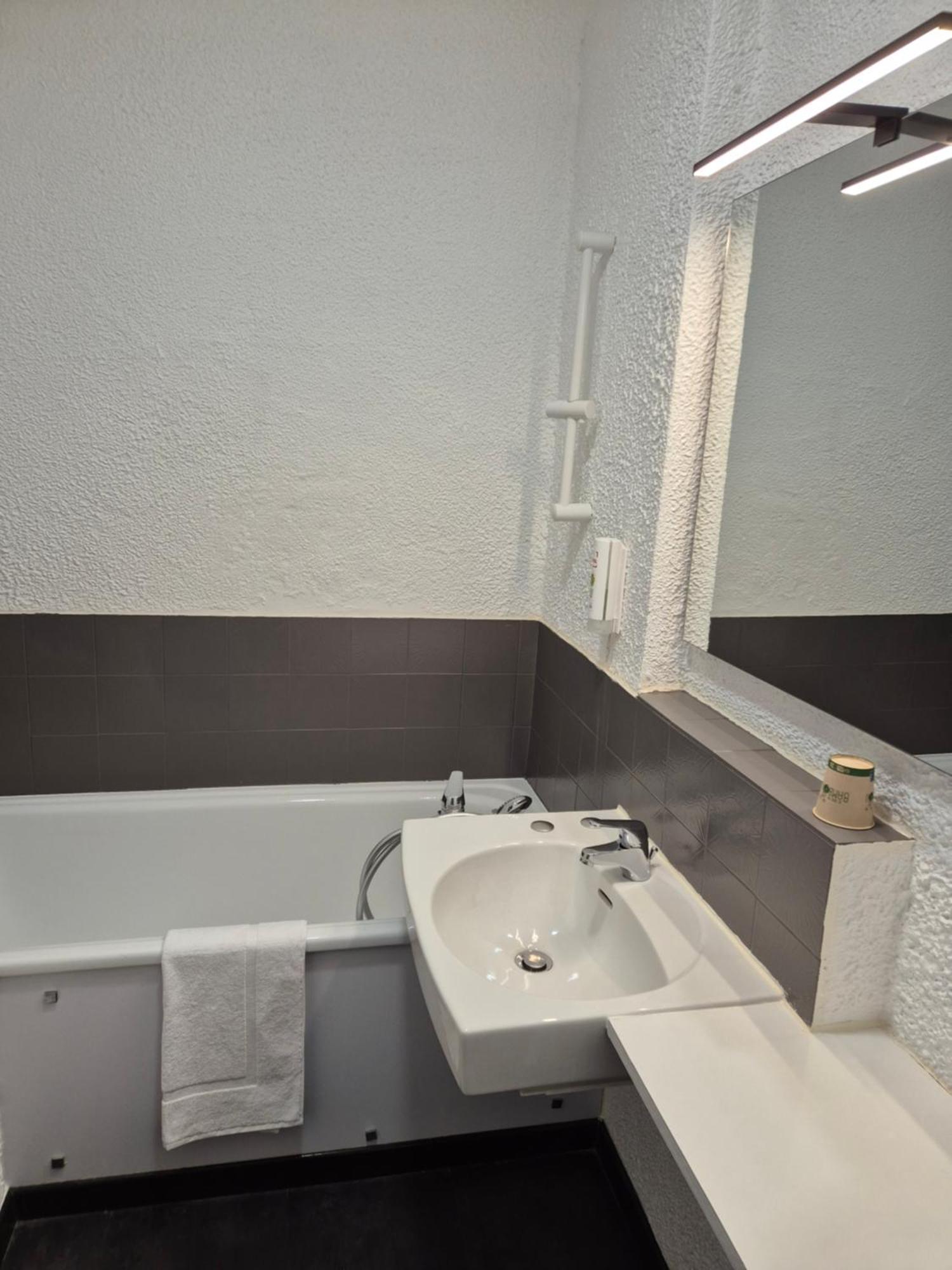 Hotel Le Challans Luaran gambar
